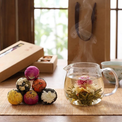 Aufblühende Pu-erh-Blumentee-Kugeln