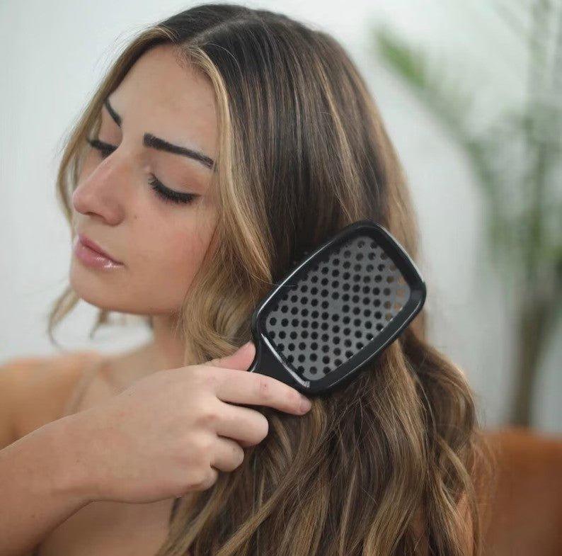 KnotClear – Entwirrbürste für alle Haartypen