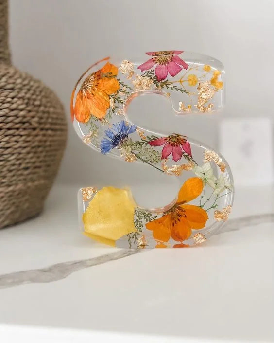 FloraShine – Handgefertigte Blumen-Harz-Nachtlampe