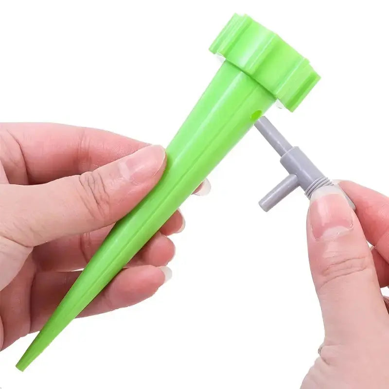 AquaPulse — Automatische Pflanzenbewässerungs-Spikes für Flaschen