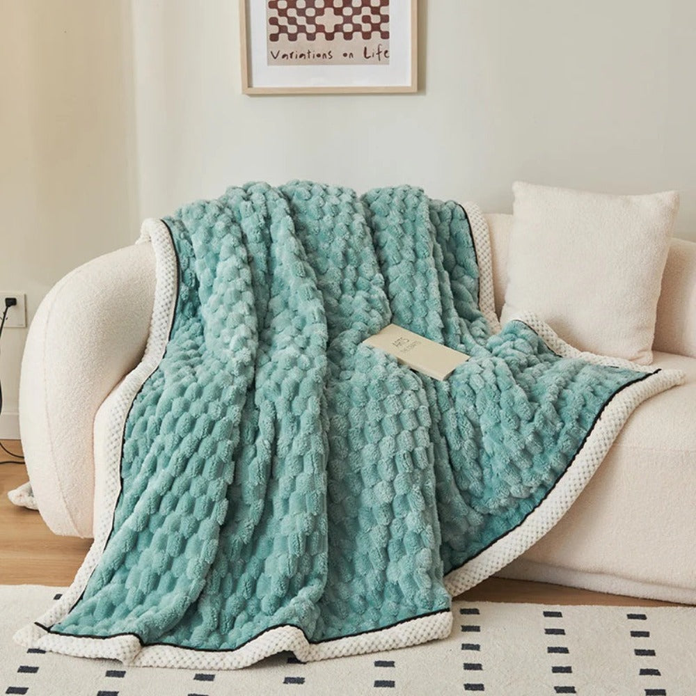 LuxeHaven – Kuscheldecke aus Schafwoll-Flauschstoff