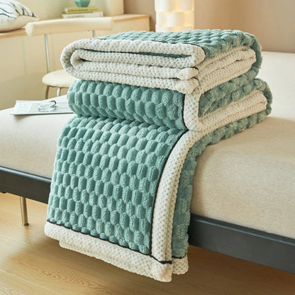 LuxeHaven – Kuscheldecke aus Schafwoll-Flauschstoff