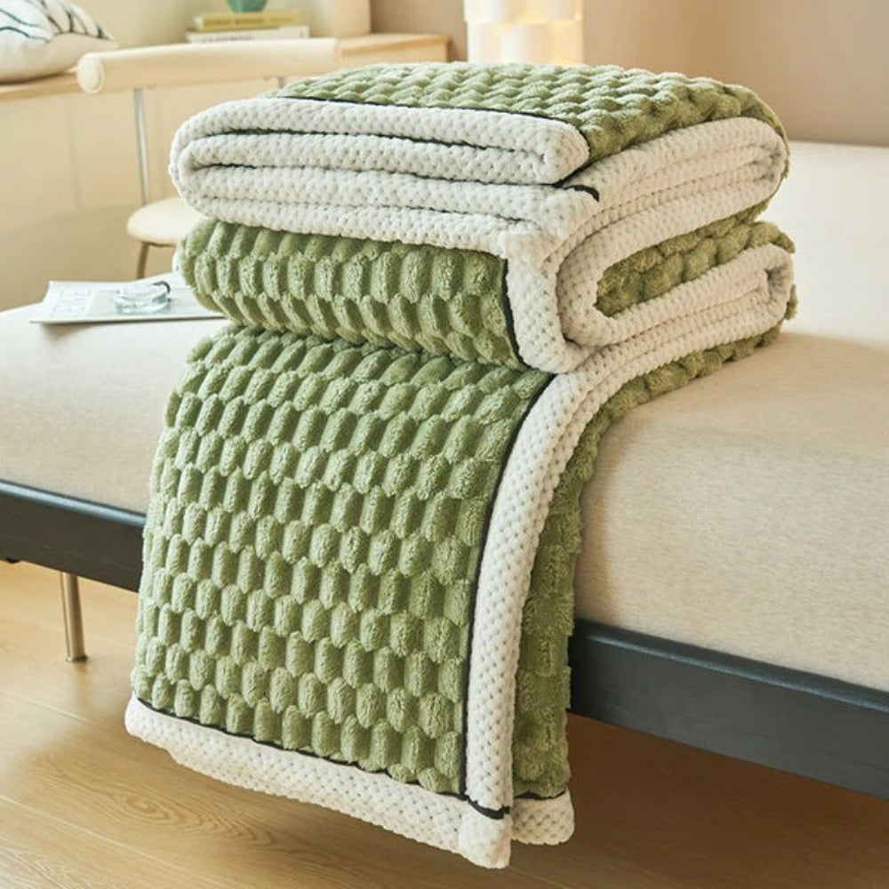 LuxeHaven – Kuscheldecke aus Schafwoll-Flauschstoff
