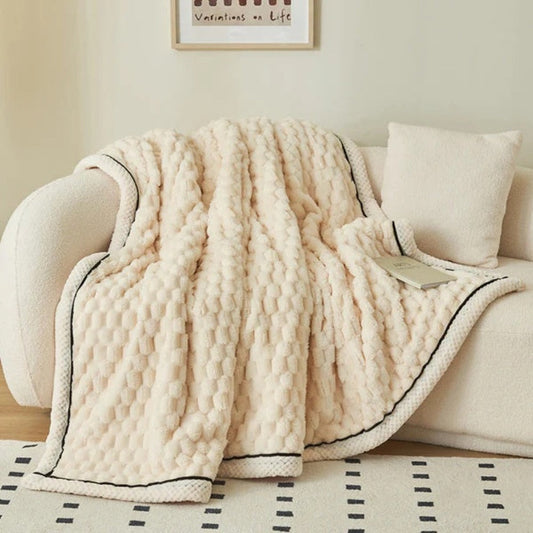 LuxeHaven – Kuscheldecke aus Schafwoll-Flauschstoff