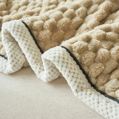 LuxeHaven – Kuscheldecke aus Schafwoll-Flauschstoff