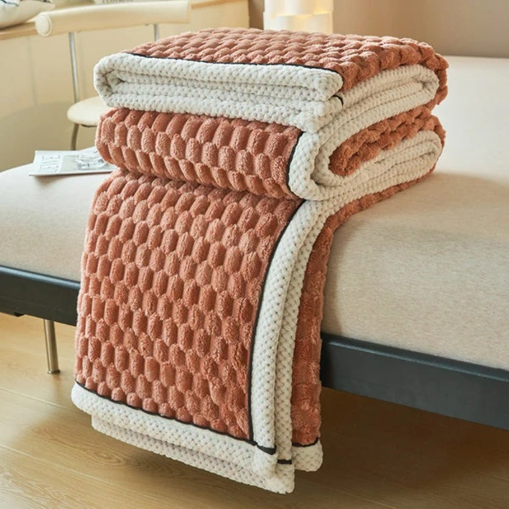 LuxeHaven – Kuscheldecke aus Schafwoll-Flauschstoff