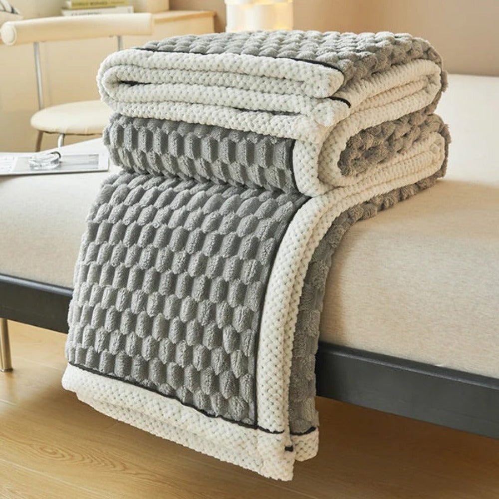 LuxeHaven – Kuscheldecke aus Schafwoll-Flauschstoff
