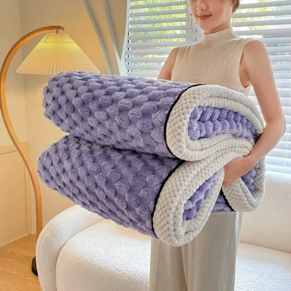 LuxeHaven – Kuscheldecke aus Schafwoll-Flauschstoff