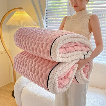 LuxeHaven – Kuscheldecke aus Schafwoll-Flauschstoff