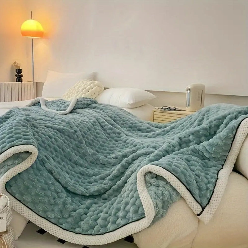 LuxeHaven – Kuscheldecke aus Schafwoll-Flauschstoff