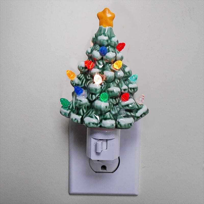 TreeLight - Keramisches Weihnachtsbaum-Nachtlicht zum Einstecken