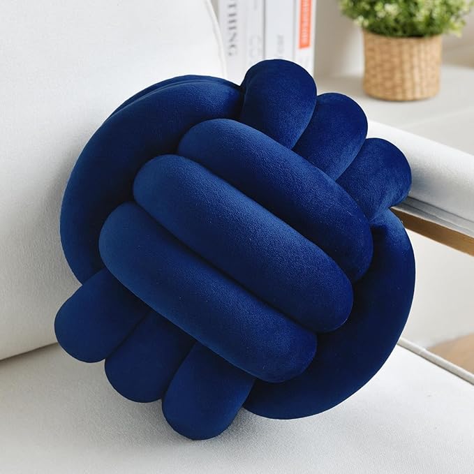 Velvet Cozy Knot Pillow – Handgemachtes Design-Dekokissen (11 Zoll)