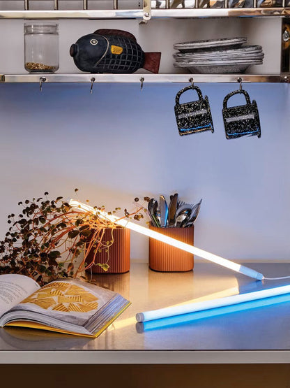 NeonArc™ | Neonröhren-Stehleuchte | Flexible Platzierung | Energieeffizient