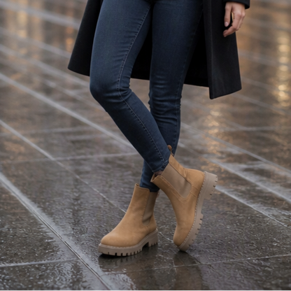 Traqora – Chelsea Boots mit weiter Passform und elastischen Einsätzen