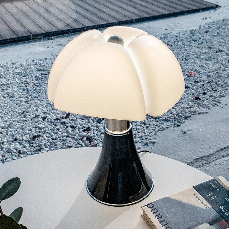 BloomSphere – Moderne Blumen-Tischleuchte